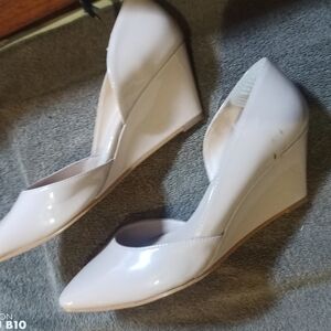 Nude wedge shoe